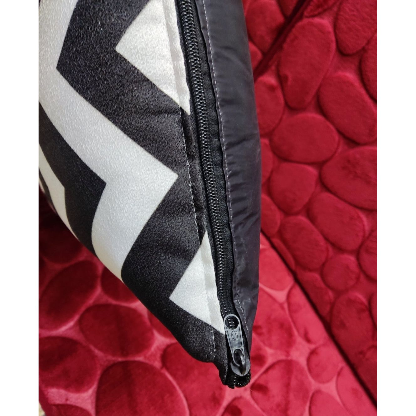 Modern Black White Geometric Throw Cushion Case Chevron Grid Pillow Case High Quality Fashion Grid Zigzag Couch Decor 12 x 20