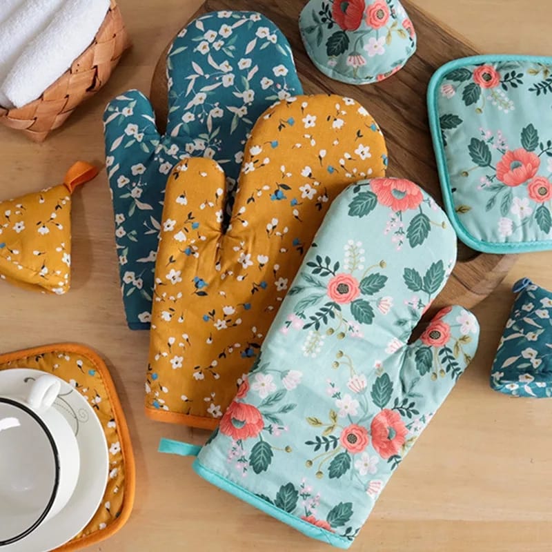 Kitchen Gloves and Pot Holders Kitchen Cooking Gloves 2 Pcs Set Heat Resistant Pad for Baking BBQ Home Decor