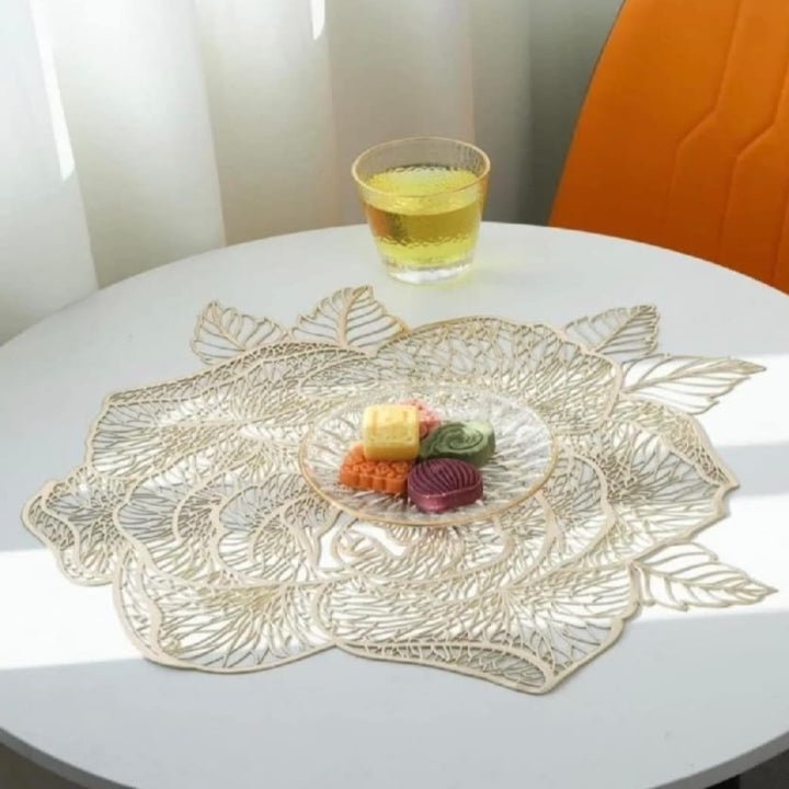 2/4/6/8 Vinyl Rose Design Placemats